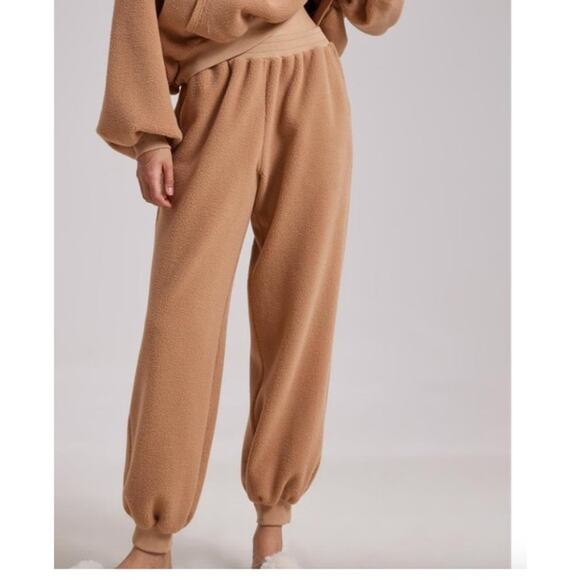 Nap Fuzzy Bear Joggers Pants Loungewear Tan‎ Size Medium - Picture 1 of 9
